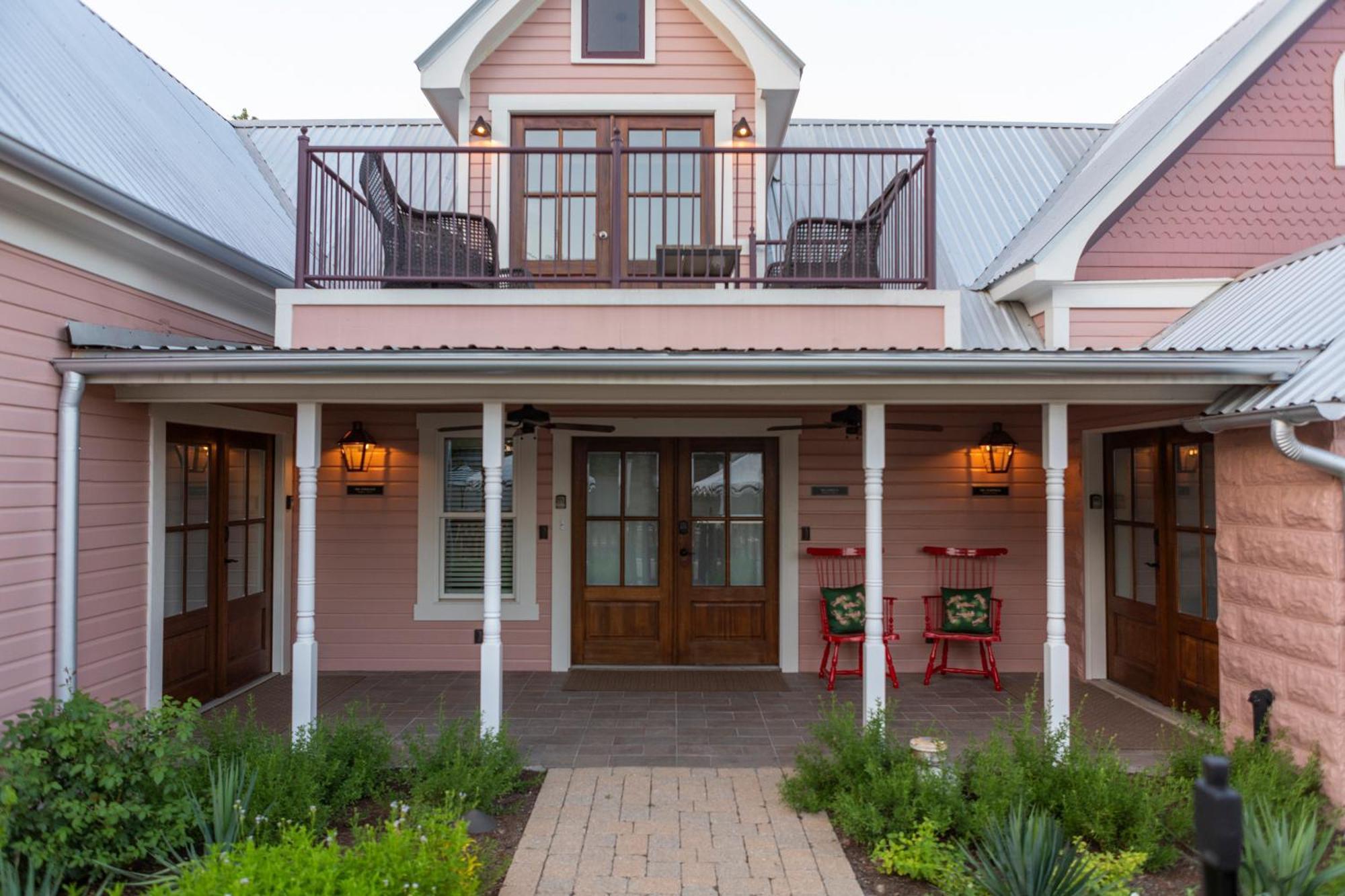 The Menagerie Bed & Breakfast Фредериксбург Екстериор снимка
