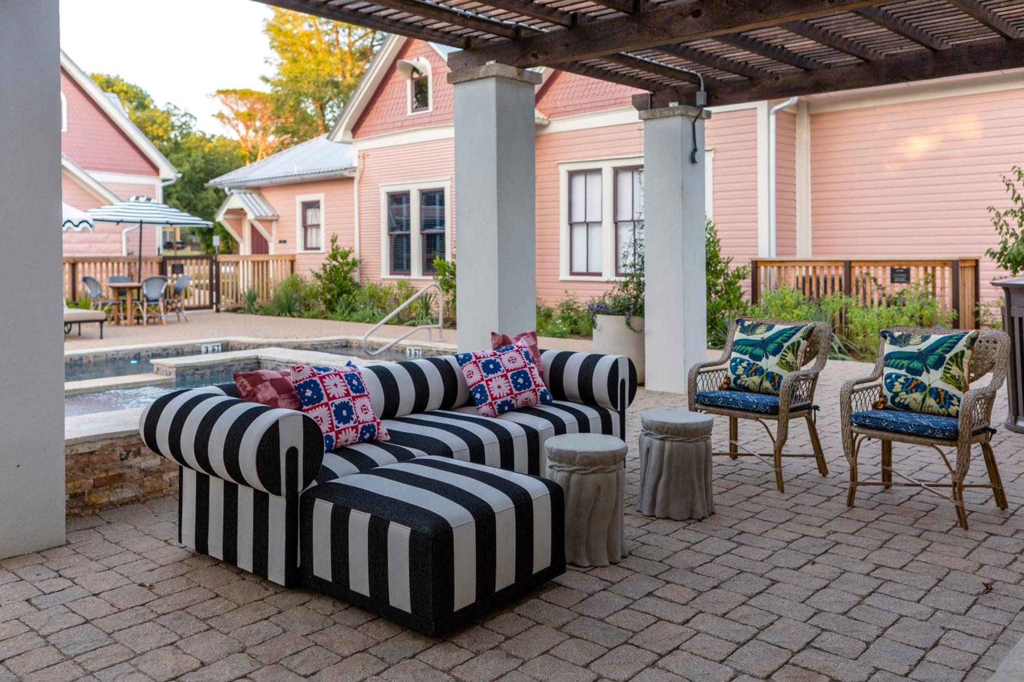 The Menagerie Bed & Breakfast Фредериксбург Екстериор снимка